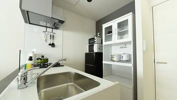 Fridge, microwave, stovetop, cookware/dishes/utensils