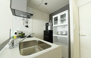 Fridge, microwave, stovetop, cookware/dishes/utensils