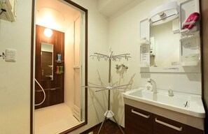 Sèche-cheveux, serviettes fournies