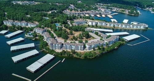 Spectacular waterfront luxury