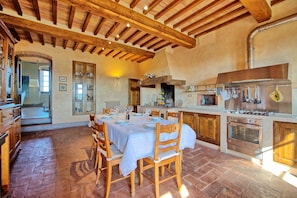 Dining - Beautiful apartment for 6 guests with WIFI, TV, terrace and panoramic view, close to San Gimignano (Colle Di Val D'elsa)