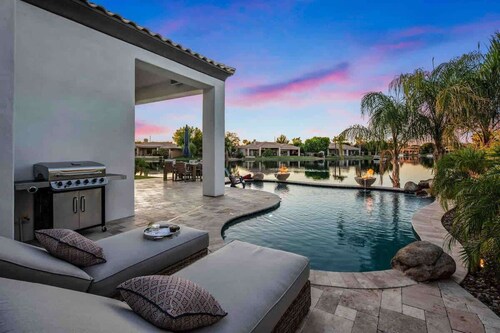 RitzWatersEdge Home, Heated Pool included in price