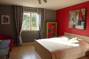 4 chambres, bureau, fer et planche à repasser, Wi-Fi