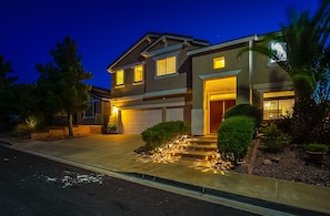 Exterior - Vacation Ready 4 Bed/3 Bath with a Heated Pool & Spa (Henderson)