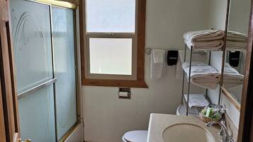 Family Cabin | Bathroom | Shower, free toiletries, hair dryer, towels