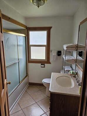 Baita familiare | Bagno | Doccia, set di cortesia gratuito, asciugacapelli, asciugamani