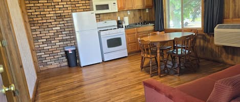 家庭小屋 | 2 多间卧室、特色装修、特色家居、笔记本电脑工作区