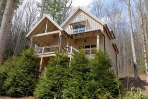 Exterior - Beautiful 2-bedroom, sleeps 6, modern mountain chic cottage - July Pippin (Highlands)