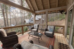 Property grounds - Beautiful 2-bedroom, sleeps 6, modern mountain chic cottage - July Pippin (Highlands)