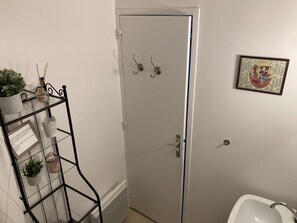 Kylpyamme, hiustenkuivaaja, pyyhkeet