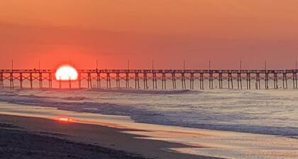 Sunset Over Sound Just a Block From the Ocean! Short Walk to Shopping/Dining.