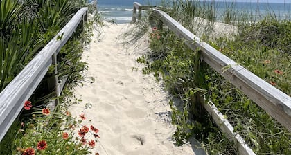 Sunset Over Sound Just a Block From the Ocean! Short Walk to Shopping/Dining.