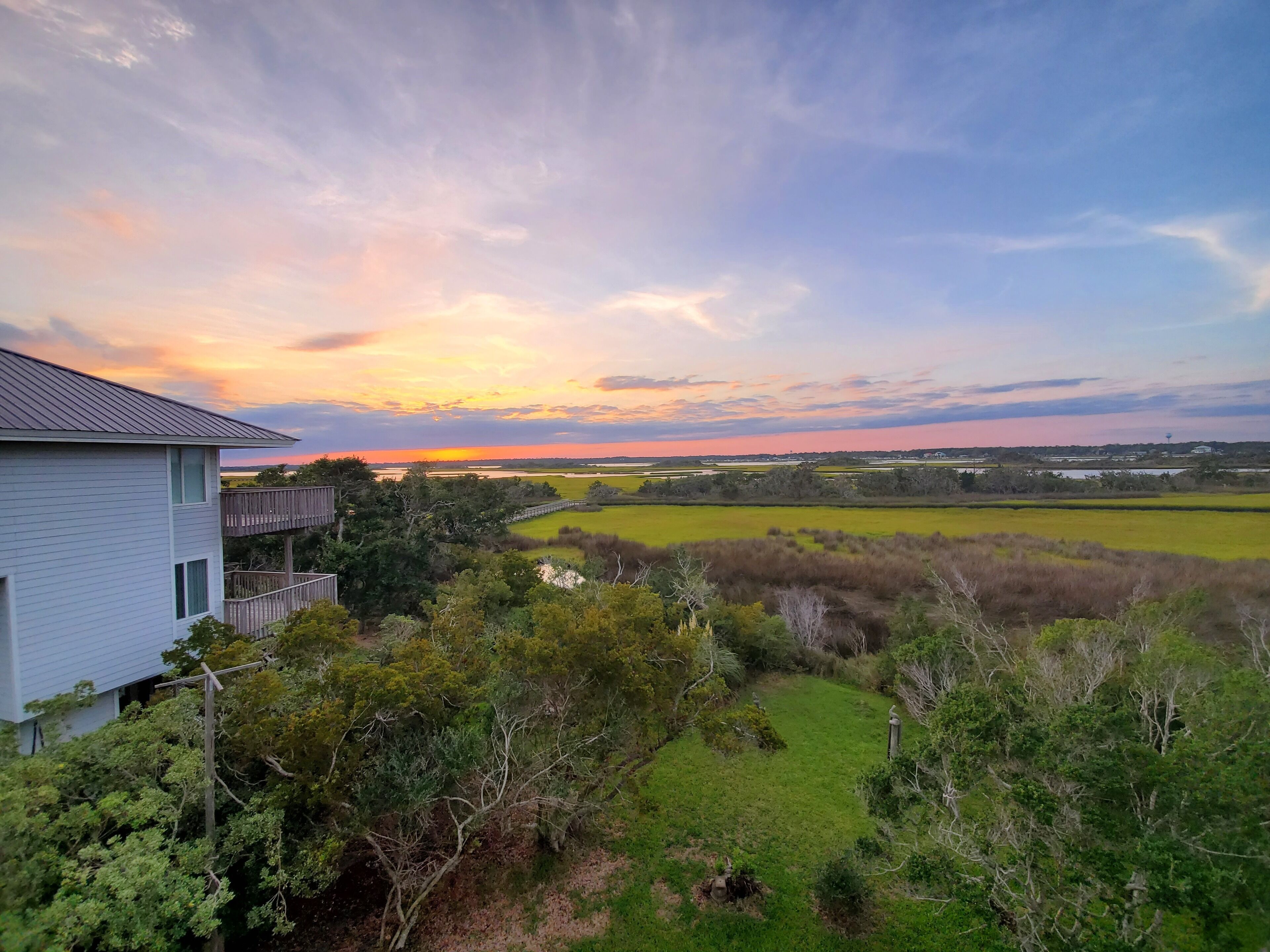 Sunset Over Sound Just a Block From the Ocean! Short Walk to Shopping/Dining. 