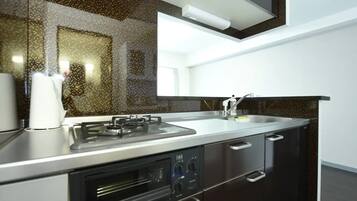 Fridge, microwave, stovetop, cookware/dishes/utensils