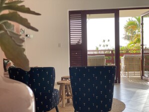 Interior - spacious apartment with lovely terrace overlooking the pool and nature reserve (Jan Thiel)