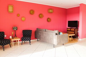Smart TV, fireplace - spacious apartment with lovely terrace overlooking the pool and nature reserve (Jan Thiel)