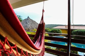 Property grounds - spacious apartment with lovely terrace overlooking the pool and nature reserve (Jan Thiel)