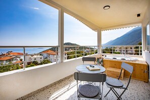 Premium Condo, 1 Bedroom, Sea View | Teres/patio