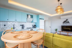 Premium Condo, 1 Bedroom, Sea View | Private kitchen | Fridge, oven, stovetop, dishwasher - Kas Kekik Apart (Kas)