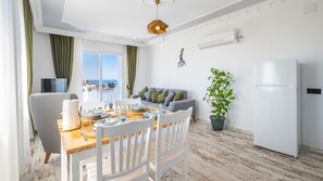 Deluxe Condo, 1 Bedroom, Sea View | Living area | 42-inch Smart TV with satellite channels - Kas Kekik Apart (Kas)