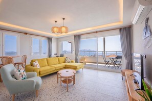 Superior Condo, 1 Bedroom, Sea View | Living area