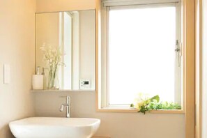 Hair dryer, towels - Sakura Sute Yoga  301 Japanese Modern Renobe Prop / Setagaya-ku Tokyo (Setagaya-ku)