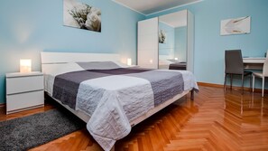 1 chambre, fer et planche à repasser, Wi-Fi gratuit, draps fournis