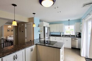 Fridge, coffee/tea maker - 4 bedroom waterview apt walking distance to beach (Middletown)