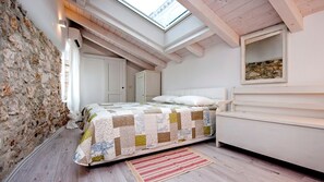 1 chambre, fer et planche à repasser, accès au Wi-Fi (inclus)