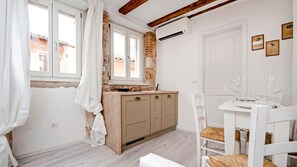 Dining - CA’ 3 VIE LAVANDA - One Bedroom Apartment (Rovinj)