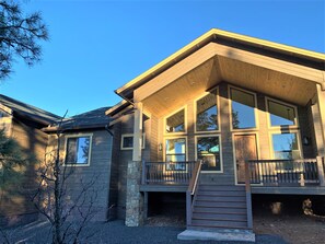 Exterior - BEAUTIFUL, LARGE MOUNTAIN HOME IN TORREON, HOT TUB IN DECK, CHECK IN/OUT 1PM! (Show Low)