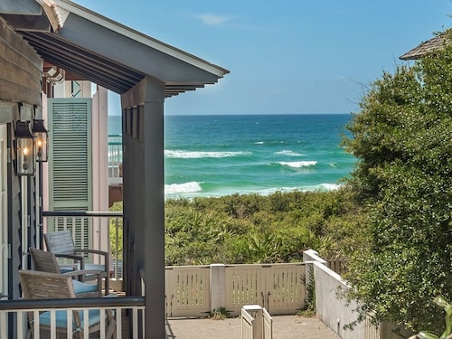 PRIVATE BEACH/POOL ACCESS-Ultimate Getaway-Gulf Views-Steps to Beach-2 Bikes