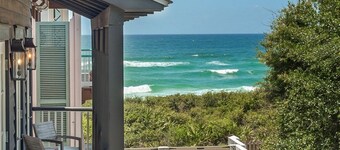 PRIVATE BEACH/POOL ACCESS-Ultimate Getaway-Gulf Views-Steps to Beach-2 Bikes