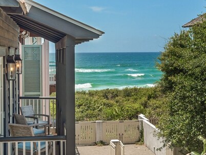 PRIVATE BEACH/POOL ACCESS-Ultimate Getaway-Gulf Views-Steps to Beach-2 Bikes