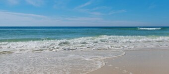PRIVATE BEACH/POOL ACCESS-Ultimate Getaway-Gulf Views-Steps to Beach-2 Bikes