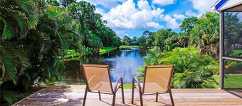 Spacious architect-designed house on picturesque private lake