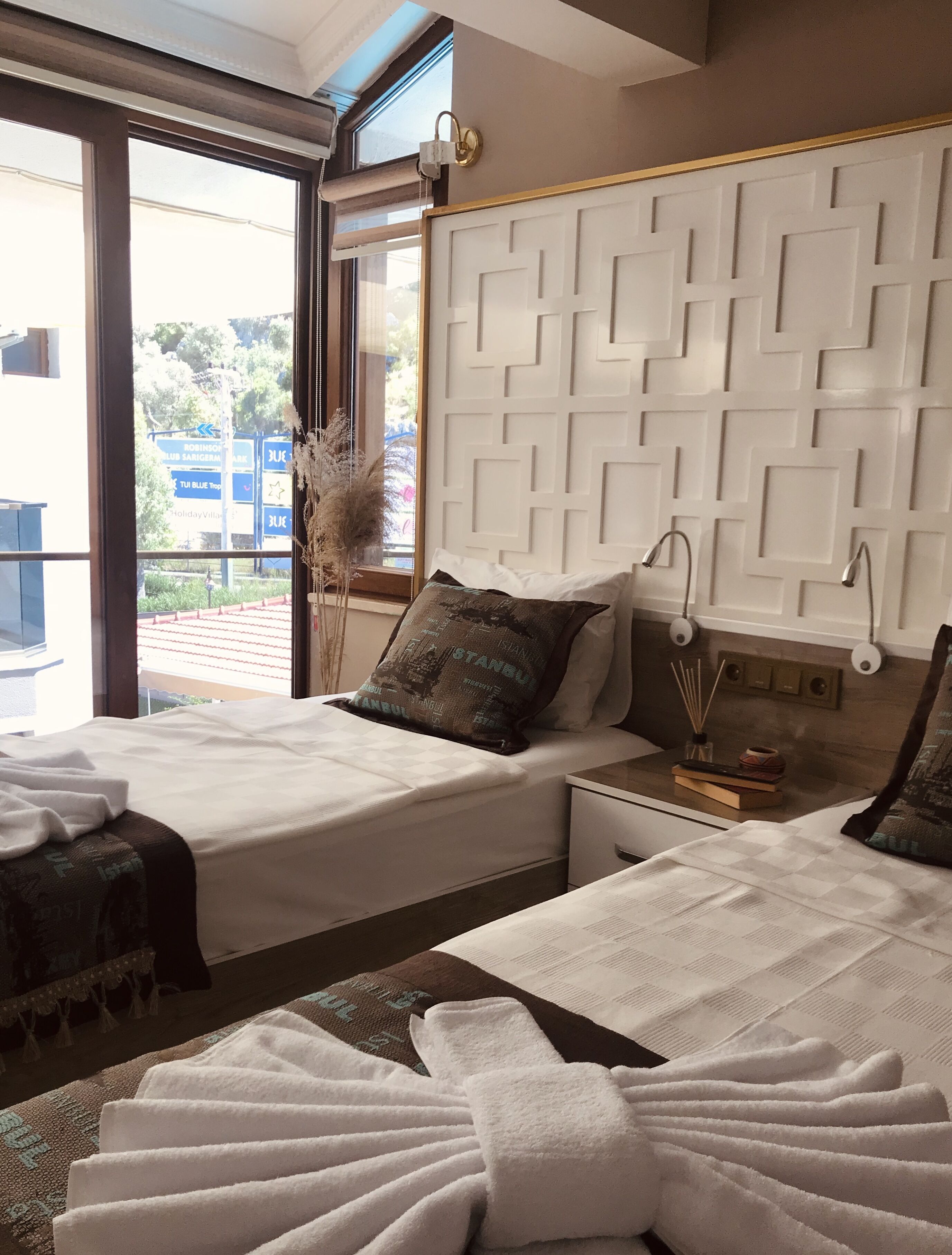 Dúplex Deluxe | Ropa de cama de alta calidad y escritorio