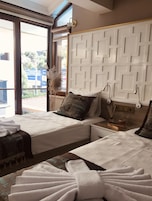 Dúplex Deluxe | Ropa de cama de alta calidad y escritorio