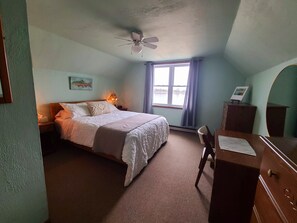 3 bedrooms, iron/ironing board, travel crib, free WiFi