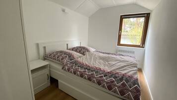 2 bedrooms, bed sheets