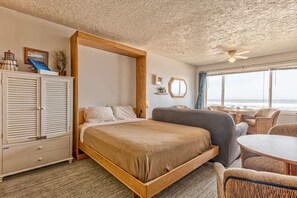 1 bedroom, iron/ironing board, WiFi, bed sheets - Sea Gypsy Rentals - Oceanfront Suite - Pool! (Lincoln City)