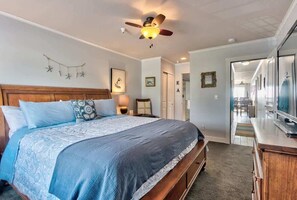 1 bedroom, iron/ironing board, WiFi, bed sheets - Oceanfront Suite - Top Floor - Pool and Sauna - Sleeps 4! (Lincoln City)