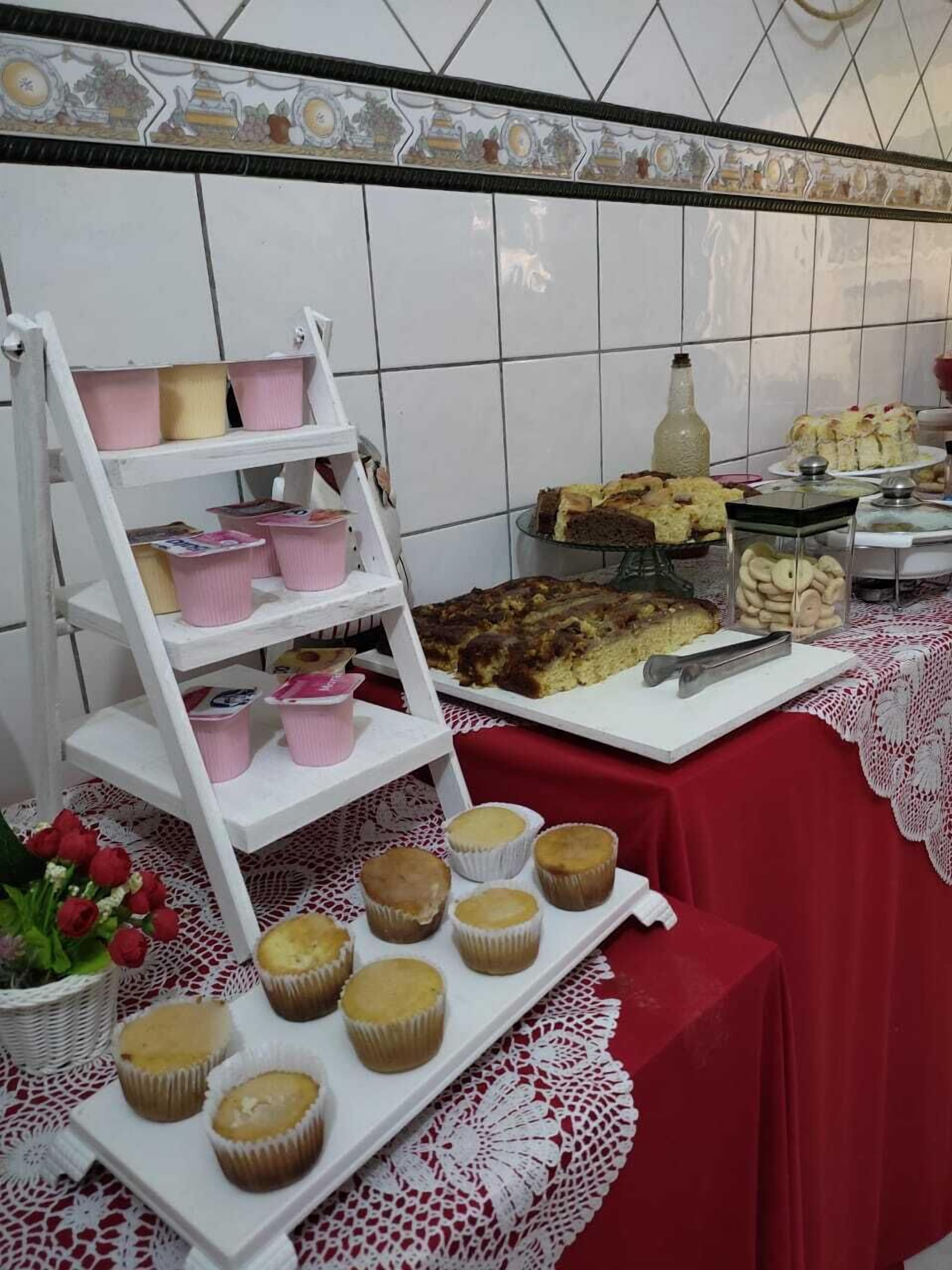 Café da manhã com buffet grátis todos os dias