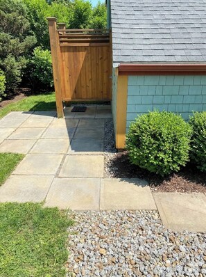 المنطقة المحيطة بالمنشأة