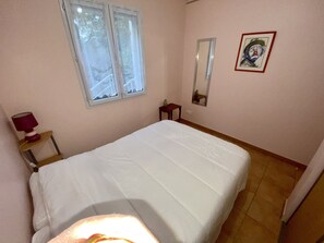 1 habitación, tabla de planchar con plancha y wifi gratis 