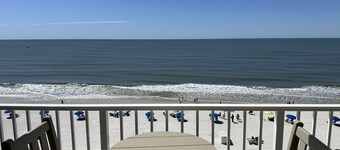 Beachfront Perfection ~ Stunning Balcony Beach & Gulf Views ~ Close to it All