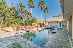 Alberca al aire libre y alberca climatizada