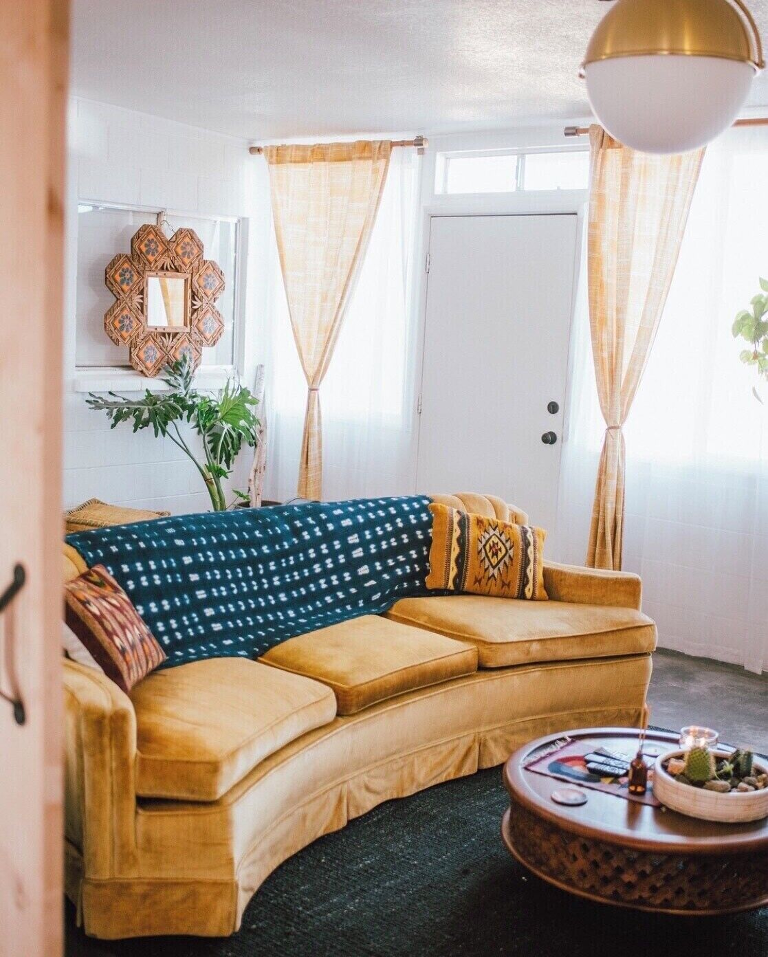 Smart TV, fireplace, DVD player