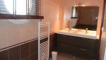 Tina con regadera y tina de hidromasaje