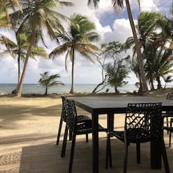 Standard-Apartment, 3 Schlafzimmer, Blick auf die Lagune, am Strand | Terrasse/Patio